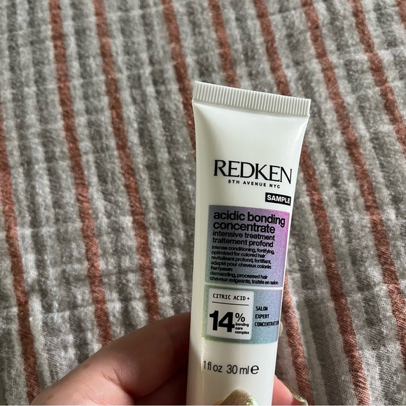 NWT Redken Acidic Bonding Concentrate Intensive Treatment Mask 1fl oz. - Picture 3 of 7
